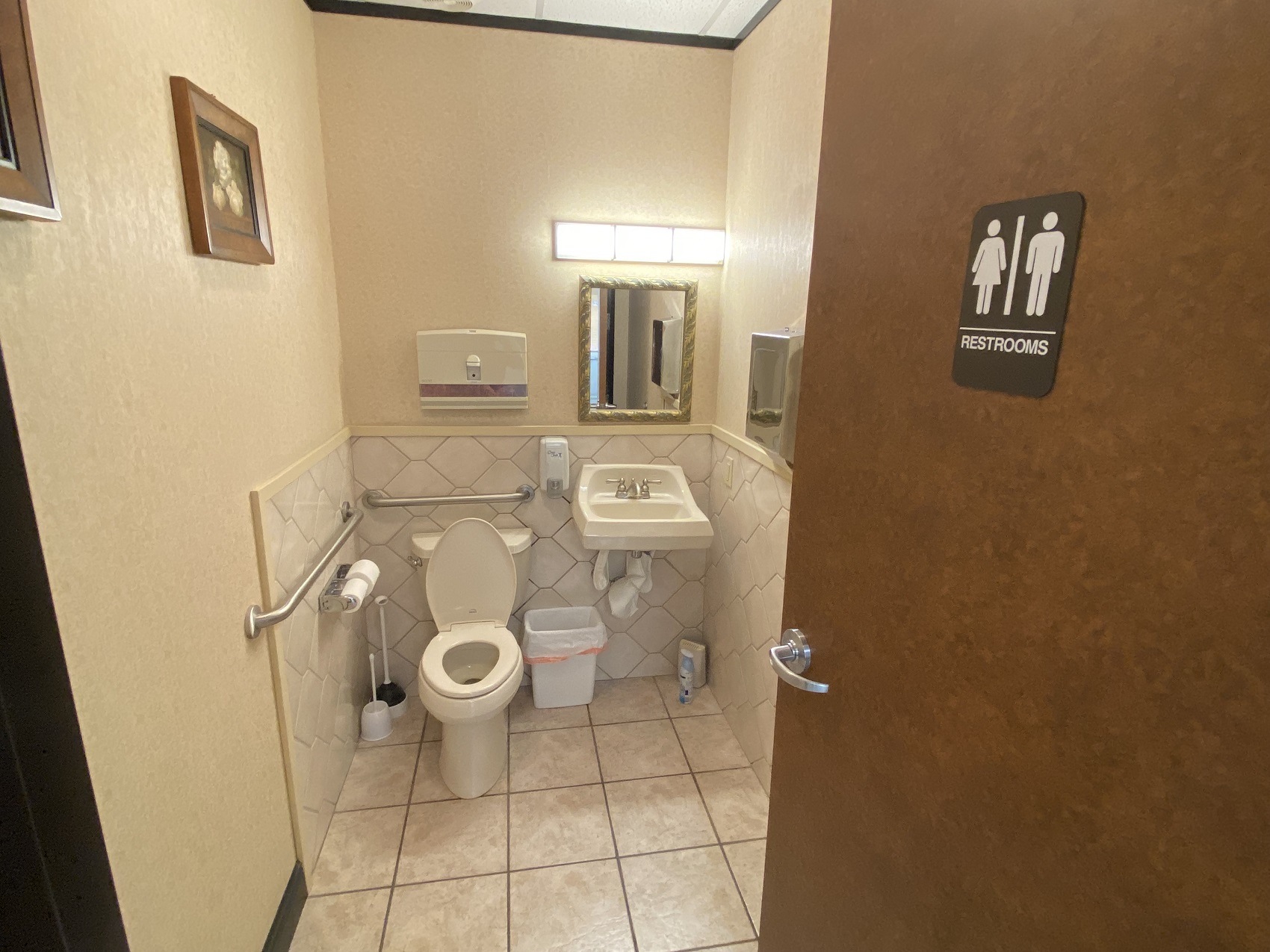 Austin; General Dental Practice; Listing no.1953; Bathroom